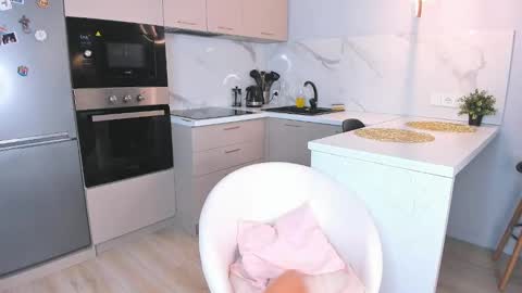 Annie online show from 10-11-25, 12:04