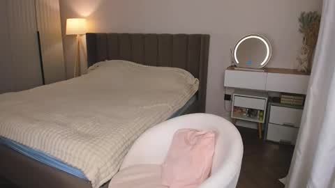 Annie online show from 02-16-26, 01:46