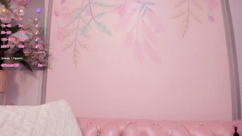 Snapshot of anni_petite_ chatting on 05-27-26, 01:57 online show from 05-27-26, 01:57