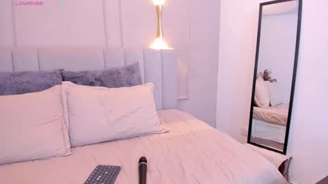 Snapshot of annie_20_ chatting on 01-06-26, 12:09 annie_20_ online show from 01-06-26, 12:09