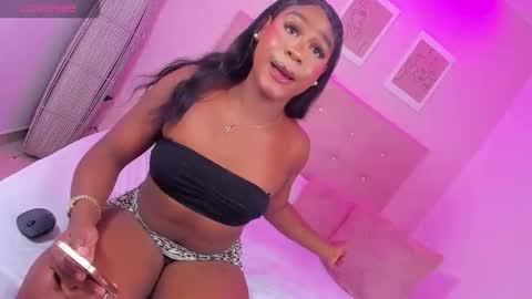 Snapshot of annie_dolce_ chatting on 12-17-25, 01:00 annie_dolce_ online show from 12-17-25, 01:00