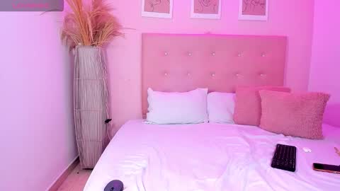 Snapshot of annie_dolce_ chatting on 01-10-26, 02:46 annie_dolce_ online show from 01-10-26, 02:46