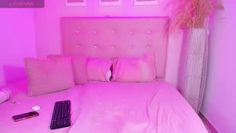 Snapshot of annie_dolce_ chatting on 02-15-26, 01:57 annie_dolce_ online show from 02-15-26, 01:57