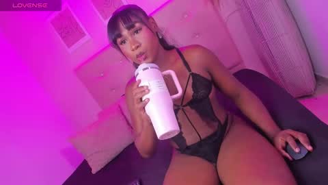 Snapshot of annie_dolce_ chatting on 03-02-26, 11:11 annie_dolce_ online show from 03-02-26, 11:11