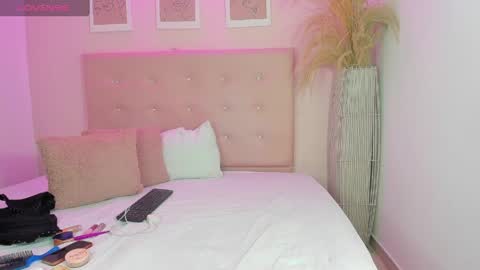 Snapshot of annie_dolce_ chatting on 03-27-26, 10:31 annie_dolce_ online show from 03-27-26, 10:31