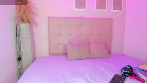 annie_dolce_ online show from 06-30-26, 12:28