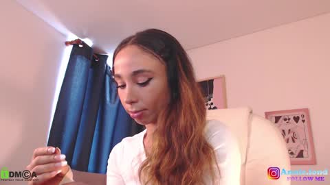 Snapshot of annie_es chatting on 12-30-24, 03:57 Annie online show from 12-30-24, 03:57