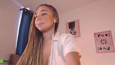 Snapshot of annie_es chatting on 03-12-25, 12:57 Annie online show from 03-12-25, 12:57