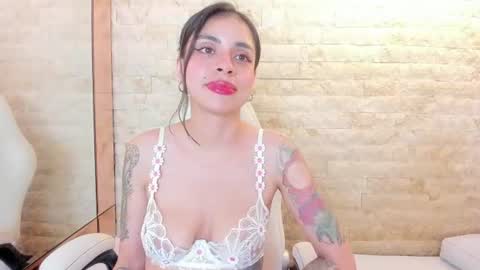 Snapshot of annie_shine_ chatting on 07-23-26, 02:26 ANNIE online show from 07-23-26, 02:26