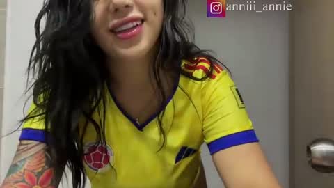 Snapshot of annie_snow_ chatting on 07-03-26, 09:32 JEANNE no olvides seguirme dont forget follow me uu online show from 07-03-26, 09:32