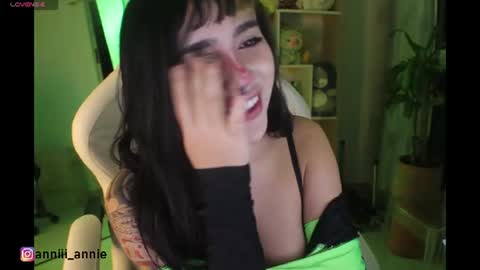 Snapshot of annie_snow_ chatting on 07-14-26, 02:05 JEANNE no olvides seguirme dont forget follow me uu online show from 07-14-26, 02:05