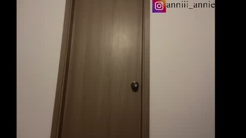 Snapshot of annie_snow_ chatting on 07-23-26, 01:58 JEANNE no olvides seguirme dont forget follow me uu online show from 07-23-26, 01:58