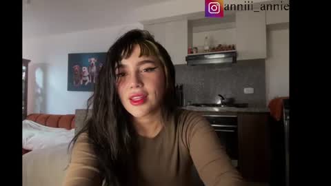 Snapshot of annie_snow_ chatting on 07-25-26, 10:40 JEANNE no olvides seguirme dont forget follow me uu online show from 07-25-26, 10:40