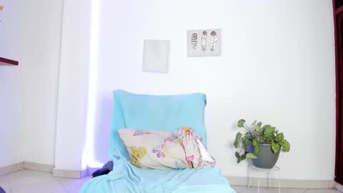 Snapshot of annie_sweet6 chatting on 12-13-25, 07:53 Annie online show from 12-13-25, 07:53