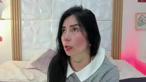 Snapshot of anniee_333 chatting on 06-19-26, 03:49 online show from 06-19-26, 03:49