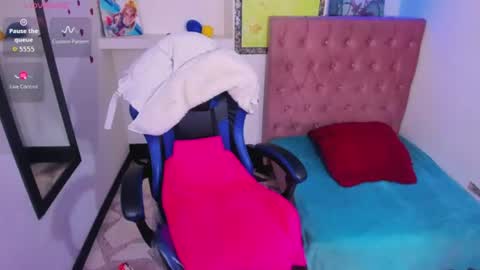 Anniee online show from 07-15-26, 01:49