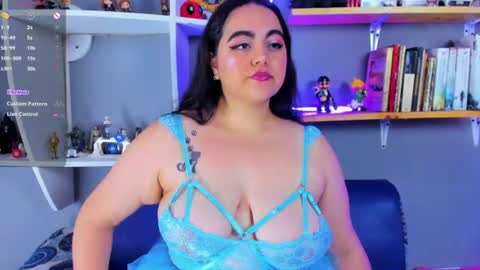 Snapshot of annieesweett_ chatting on 06-25-26, 11:15 Annie Sweet Cherry online show from 06-25-26, 11:15