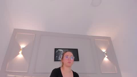 Annie online show from 01-16-25, 05:55