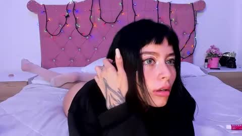 Snapshot of annienasty chatting on 01-11-25, 05:29 Annie online show from 01-11-25, 05:29