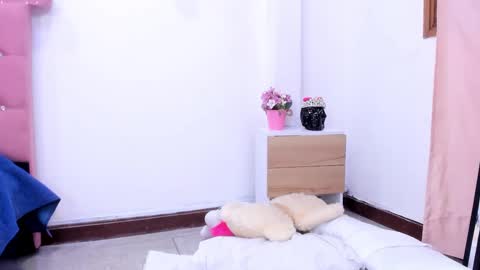 Snapshot of annienasty chatting on 02-08-25, 02:04 Annie online show from 02-08-25, 02:04