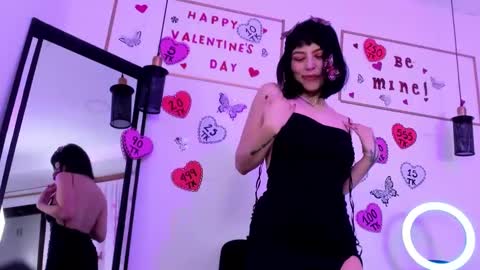 Snapshot of annienasty chatting on 02-14-25, 11:53 Annie online show from 02-14-25, 11:53
