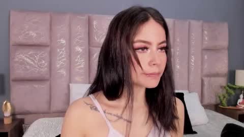 Snapshot of annienasty chatting on 10-19-25, 11:44 Annie online show from 10-19-25, 11:44
