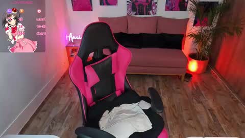 Snapshot of anniesweett01 chatting on 02-18-25, 10:14 Annie FROM 8AM TO 4PM CDT online show from 02-18-25, 10:14