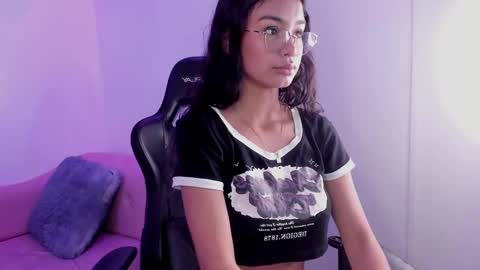 Snapshot of anniie_evans1 chatting on 01-28-25, 01:49 Annie Evans online show from 01-28-25, 01:49