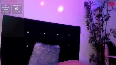 Snapshot of anniie_evans1 chatting on 09-13-25, 01:33 Annie Evans online show from 09-13-25, 01:33