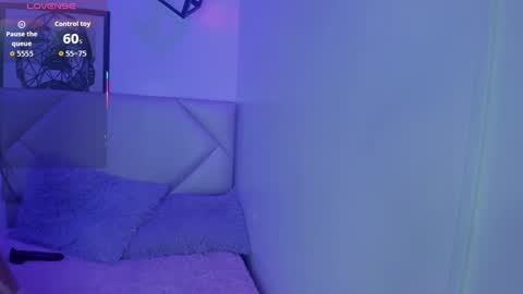 Snapshot of anniie_evans1 chatting on 09-15-25, 03:01 Annie Evans online show from 09-15-25, 03:01