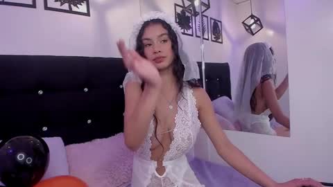 Annie Evans  online show from 10-22-25, 04:35