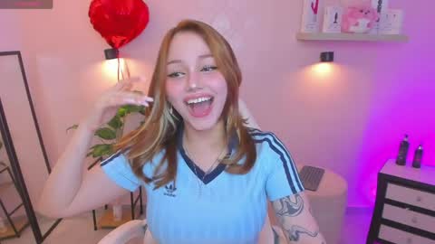 Snapshot of anniita_ chatting on 05-20-26, 02:29 VIVIANNA online show from 05-20-26, 02:29