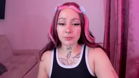 Snapshot of annika_03 chatting on 10-15-25, 12:22 Gise. online show from 10-15-25, 12:22