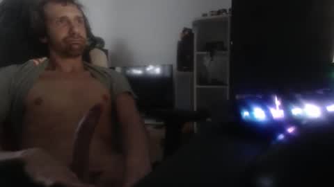 Snapshot of annumaker chatting on 01-16-26, 01:04 LoyalDog online show from 01-16-26, 01:04