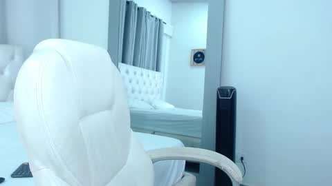 ANNY LOUIS online show from 02-19-25, 02:12