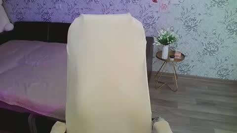 Annie online show from 02-27-25, 01:16