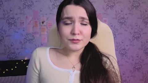 Annie online show from 11-30-25, 06:06