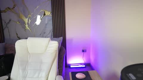 Ana online show from 10-24-25, 11:39