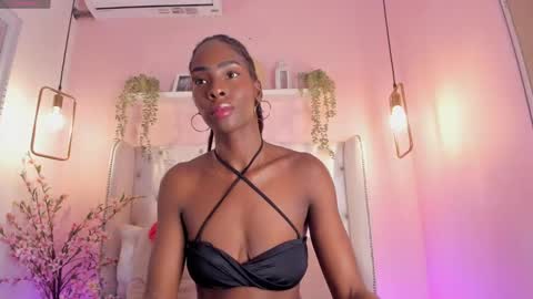 Snapshot of annyfiore chatting on 01-21-25, 03:59 Anny online show from 01-21-25, 03:59