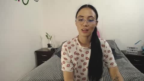 Snapshot of annyroberts_89 chatting on 02-19-25, 11:36 Anny online show from 02-19-25, 11:36