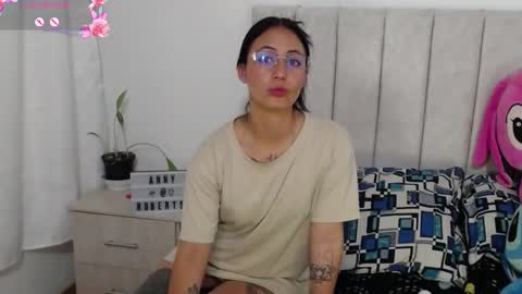 Snapshot of annyroberts_89 chatting on 10-18-25, 11:11 Anny online show from 10-18-25, 11:11