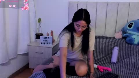 Snapshot of annyroberts_89 chatting on 10-27-25, 11:25 Anny online show from 10-27-25, 11:25