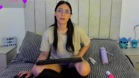 Snapshot of annyroberts_89 chatting on 11-15-25, 11:21 Anny online show from 11-15-25, 11:21