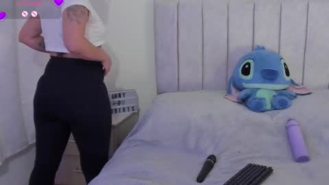 Snapshot of annyroberts_89 chatting on 11-26-25, 10:55 Anny online show from 11-26-25, 10:55