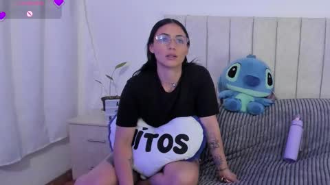 Snapshot of annyroberts_89 chatting on 12-15-25, 11:09 Anny online show from 12-15-25, 11:09