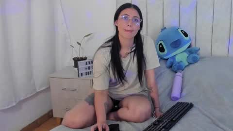 Snapshot of annyroberts_89 chatting on 12-16-25, 11:43 Anny online show from 12-16-25, 11:43