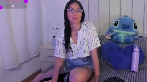 Snapshot of annyroberts_89 chatting on 12-19-25, 11:23 Anny online show from 12-19-25, 11:23