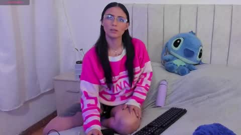 Snapshot of annyroberts_89 chatting on 12-21-25, 09:11 Anny online show from 12-21-25, 09:11