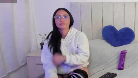 Snapshot of annyroberts_89 chatting on 01-15-26, 11:19 Anny online show from 01-15-26, 11:19