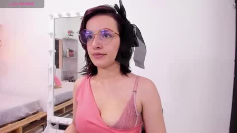 Snapshot of annyrosee chatting on 11-15-25, 04:36 Anny online show from 11-15-25, 04:36